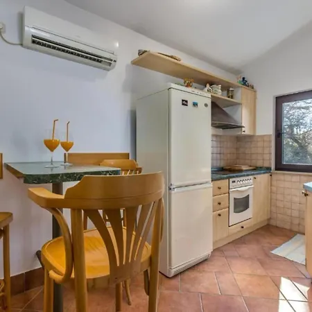 Mirna - Three Bedroom With Balcony And Sea View Njivice