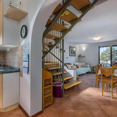 Mirna - Three Bedroom With Balcony And Sea View Apartament