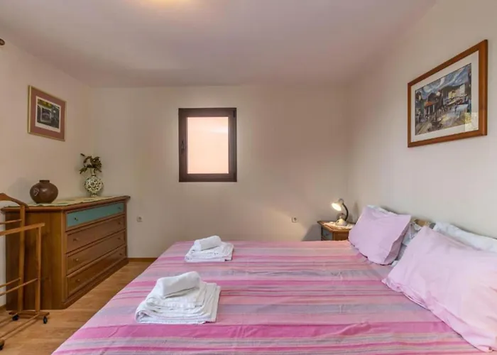 Lägenhet Mirna - Three Bedroom With Balcony And Sea View *