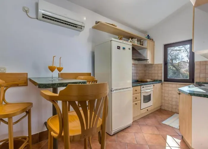 Mirna - Three Bedroom With Balcony And Sea View Njivice